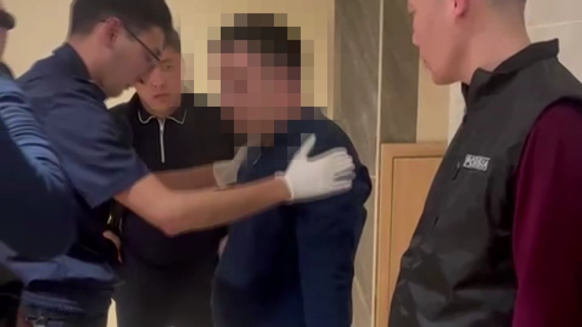 Ішкі істер министрлігі бірнеше өңірде ақша бопсалаған 14 жалған полицейді ұстады