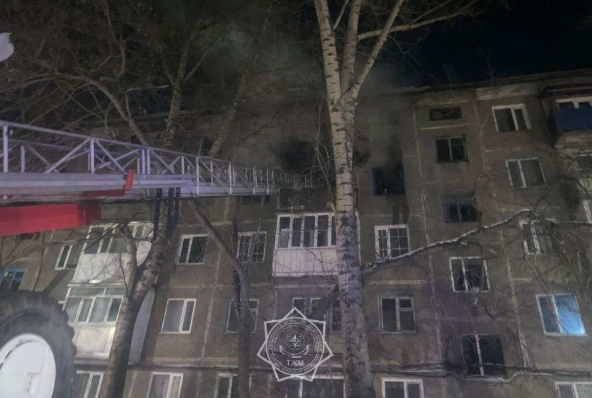 Пожар в пятиэтажке Караганды: есть погибший и пострадавшие