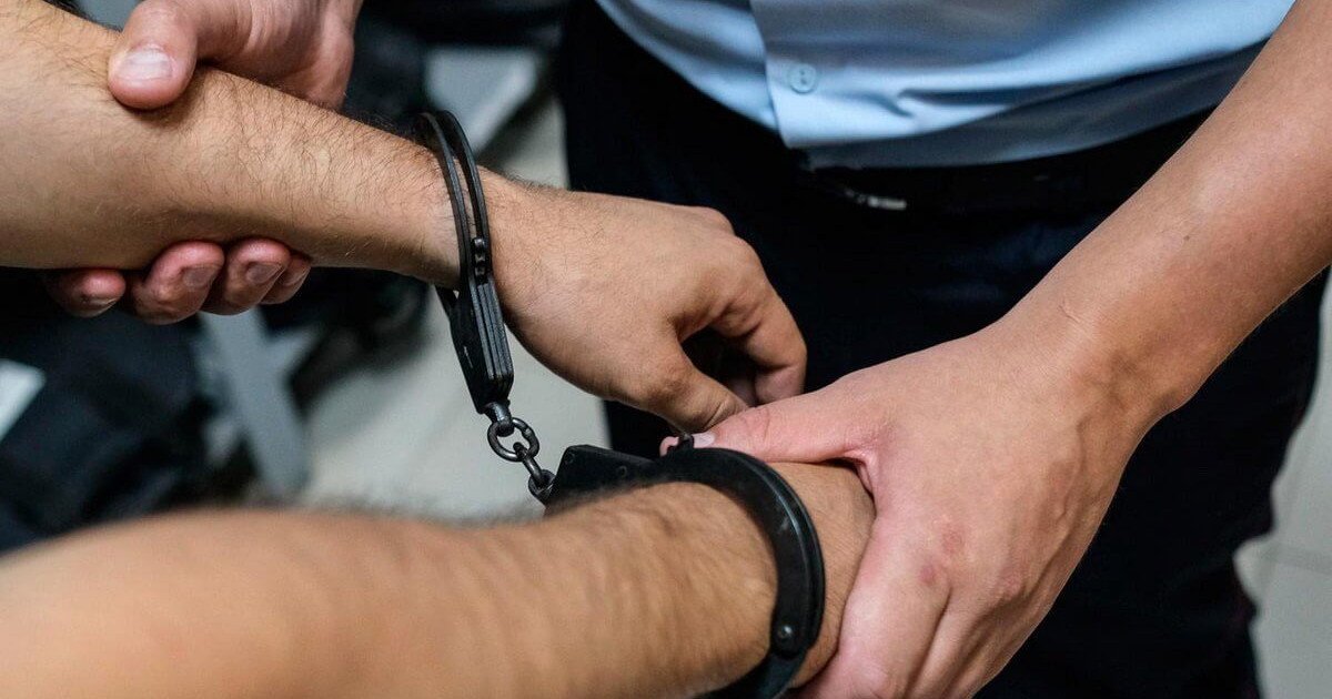 Маңғыстауда куәлігі жоқ жүргізуші жол апатына түсіп, ізін суытқаны үшін бір айға қамалды