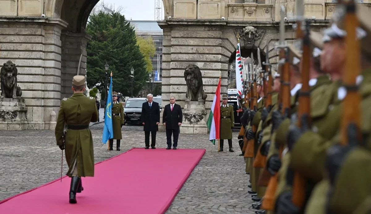 Мемлекет басшысын құрметпен қарсы алды