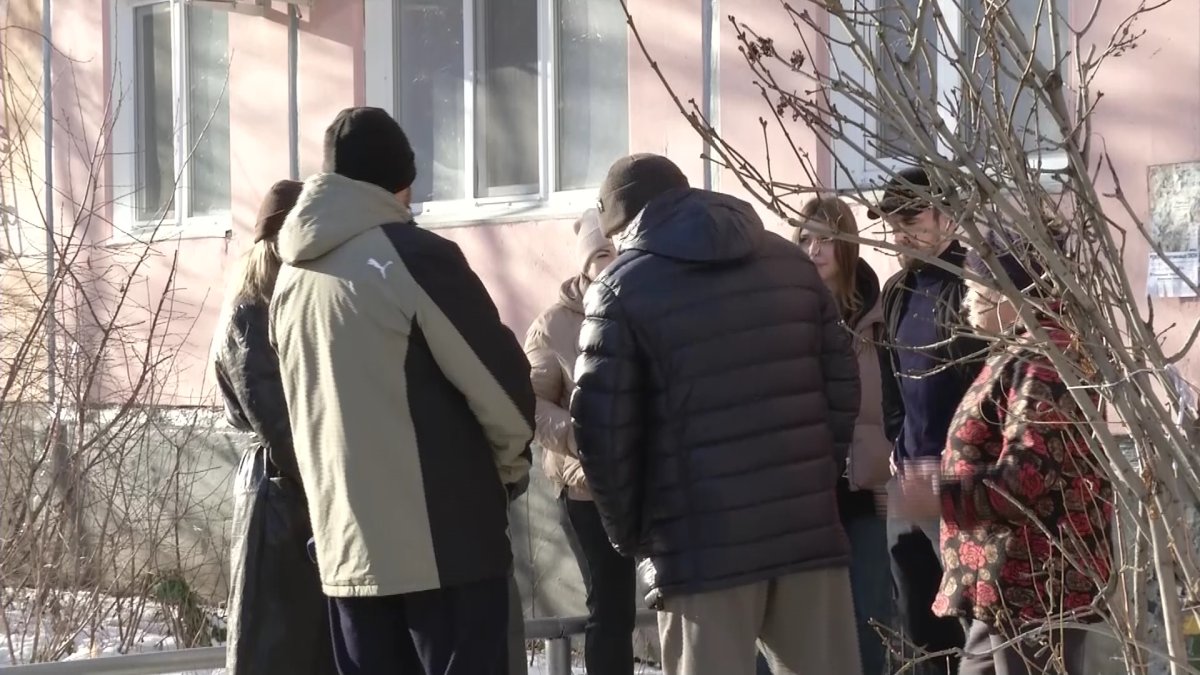 Подвал дома в центре Павлодара заливает нечистотами