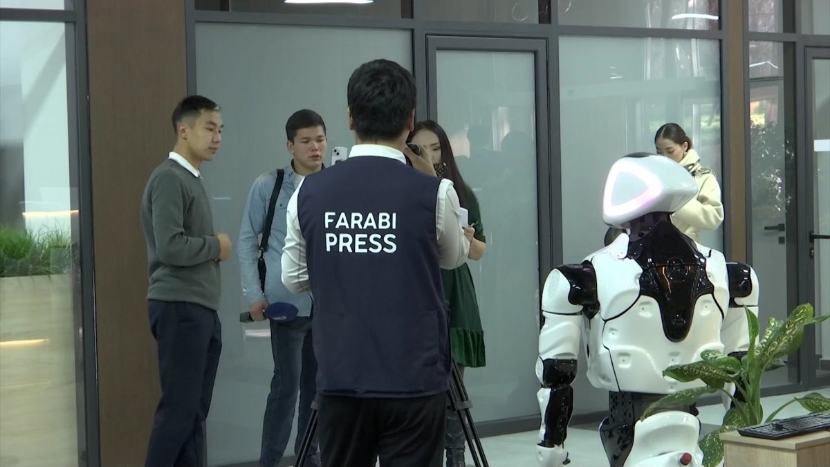 КазНУ имени Аль-Фараби провел для журналистов пресс-тур в честь своего 90-летнего юбилея