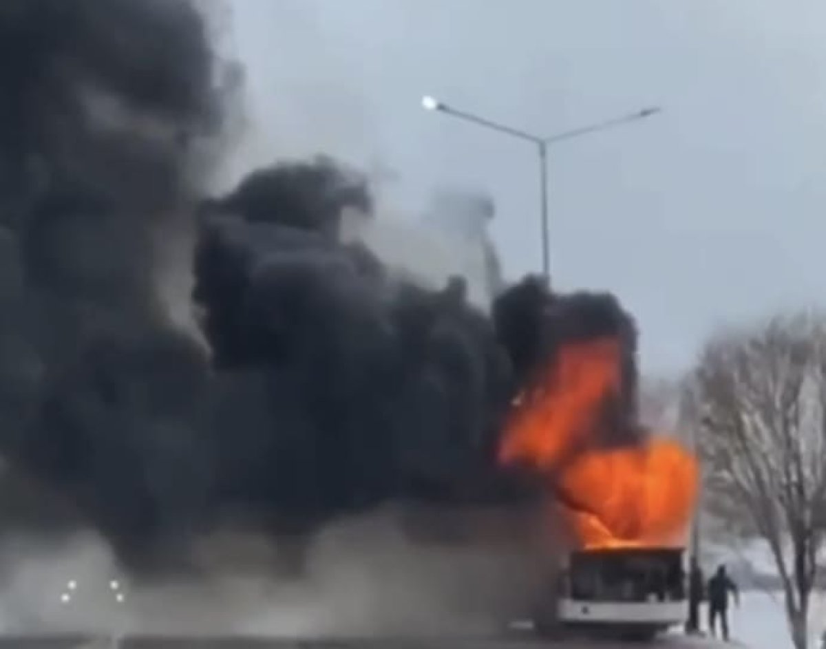 Автобус загорелся в центре Астаны