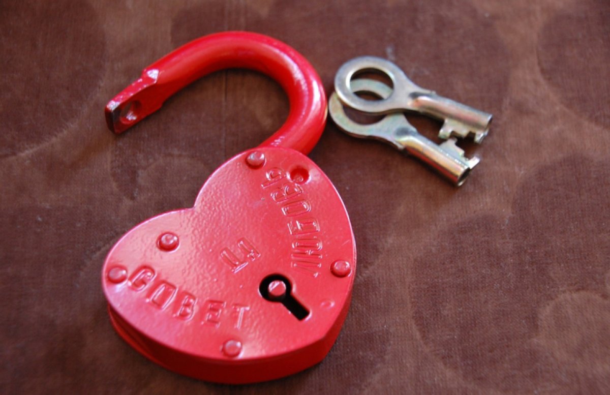 Обаяние усилится у Овнов; флирт на работе ожидает Раков: каких еще любовных сюрпризов ждать знакам зодиака в гороскопе на 22 ноября