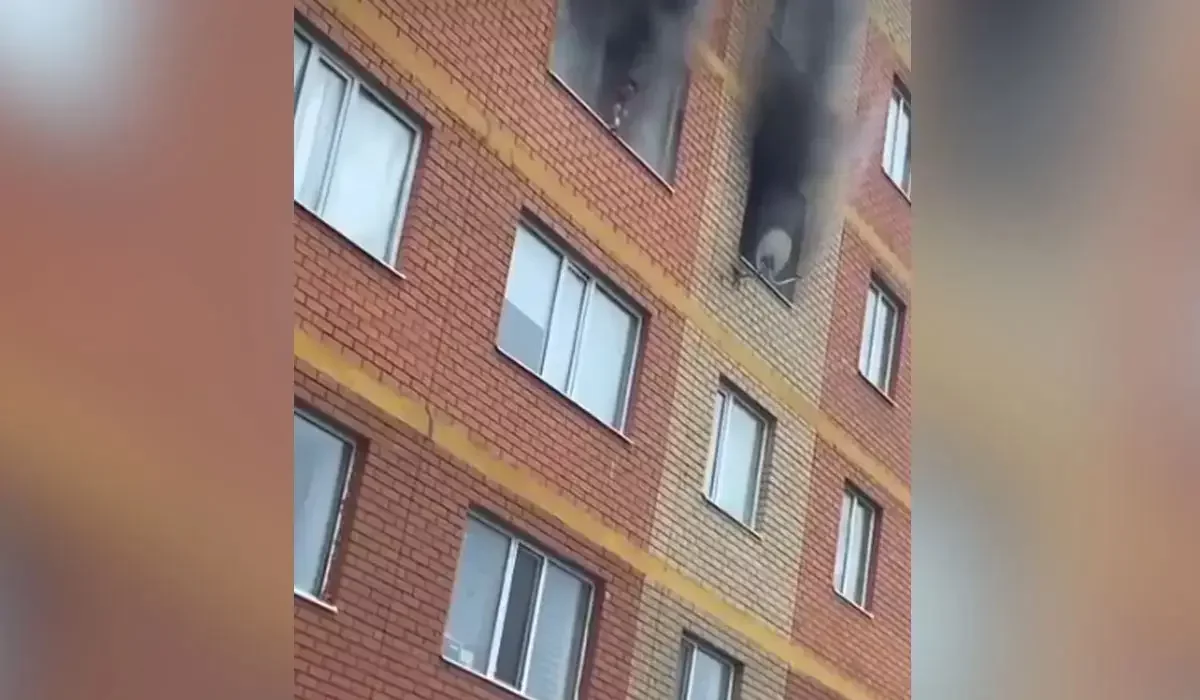Ақсайда екі бала өртеніп жатқан үйдің 4-қабатынан секіріп кеткен