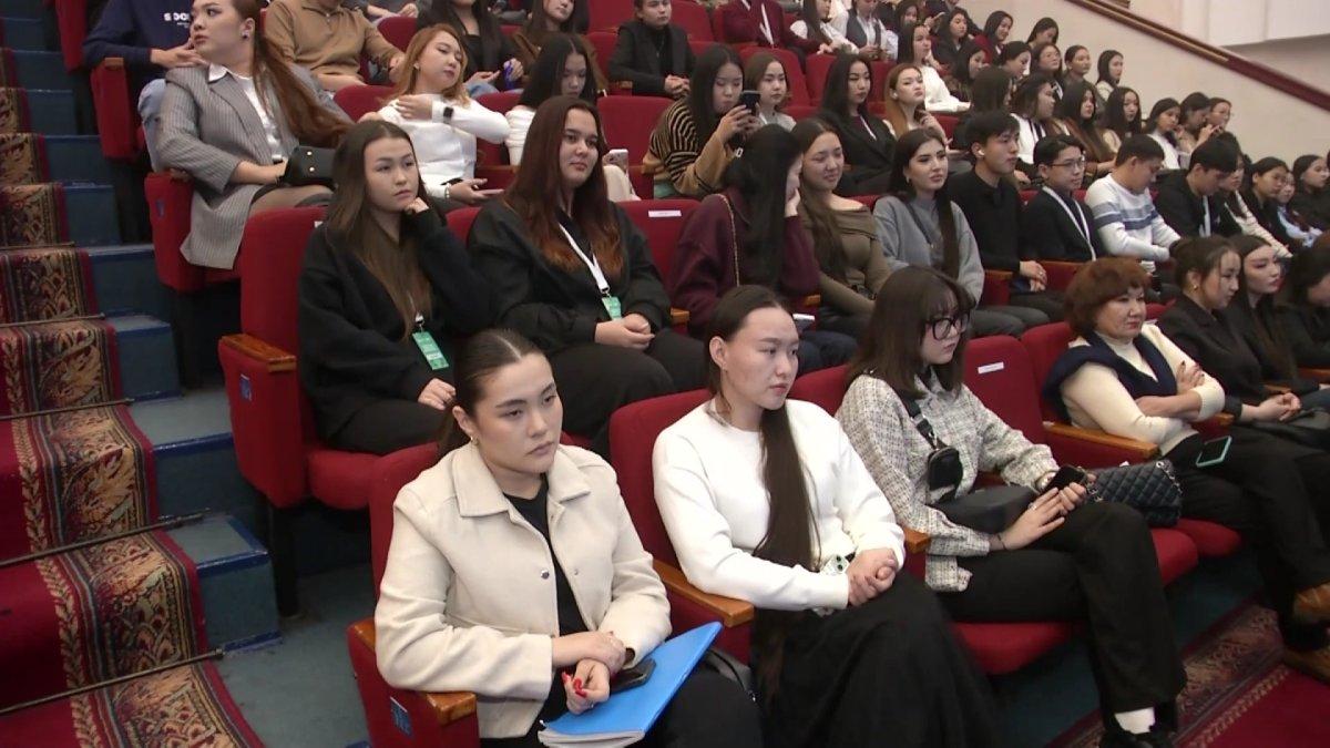 Қарағандыда 500-ден астам жас “AMANAT" партиясы  «Жастар Рухы» ЖҚ Слетіне қатысты