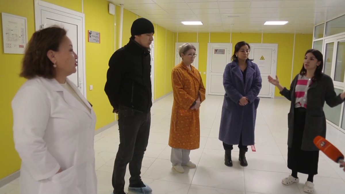 Жалақысы кешігіп, үстемеақыдан қағылған оралдық дәрігерлер шу шығарды