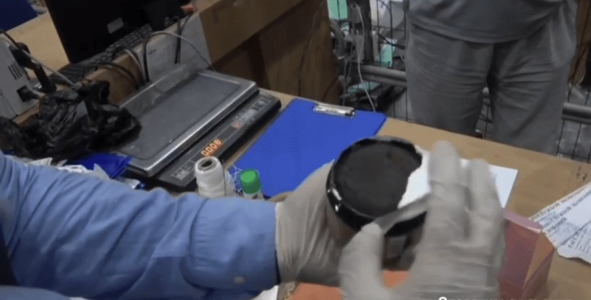 За посылки с наркотиками из США осудили двух астанчан