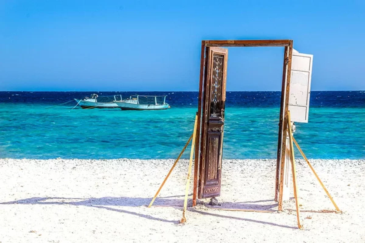 Судно с 45 пассажирами затонуло у побережья Египта в Красном море