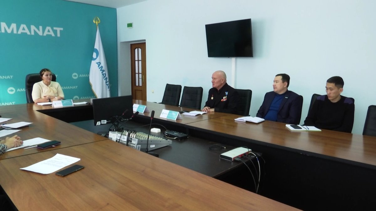 Қызылжарда «AMANAT» партиясының мүшелері әскери-патриоттық тәрбиелеу мәселелерін қаузады