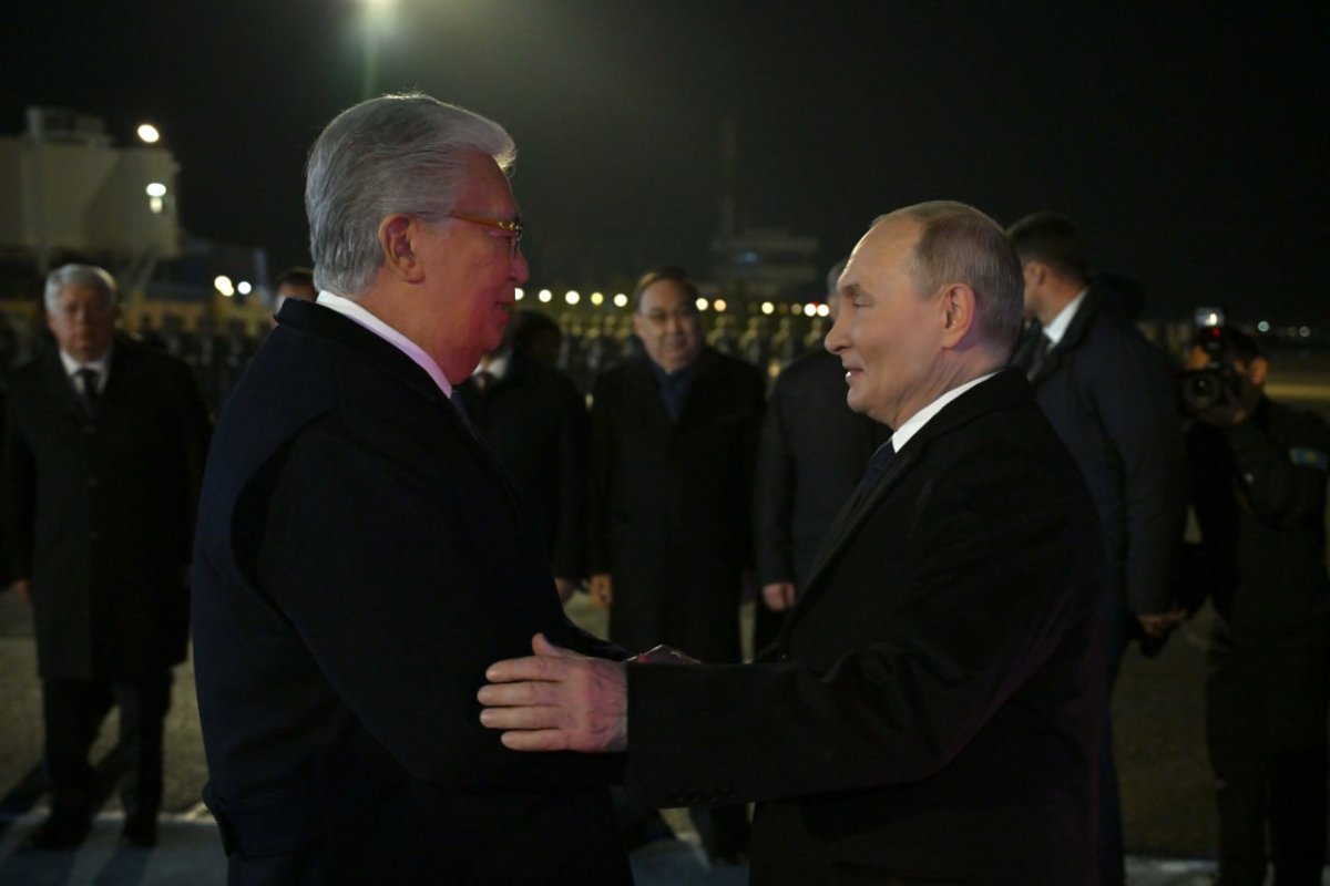 Қасым-Жомарт Тоқаев Қазақстанға мемлекеттік сапармен келген Ресей Федерациясының Президенті Владимир Путинді елорда әуежайынан қарсы алды