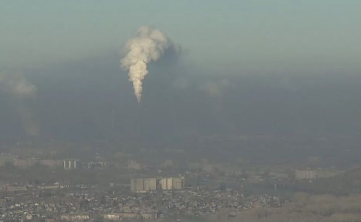 Из-за ядовитого смога школьников Усть-Каменогорска отправят на дистанционку