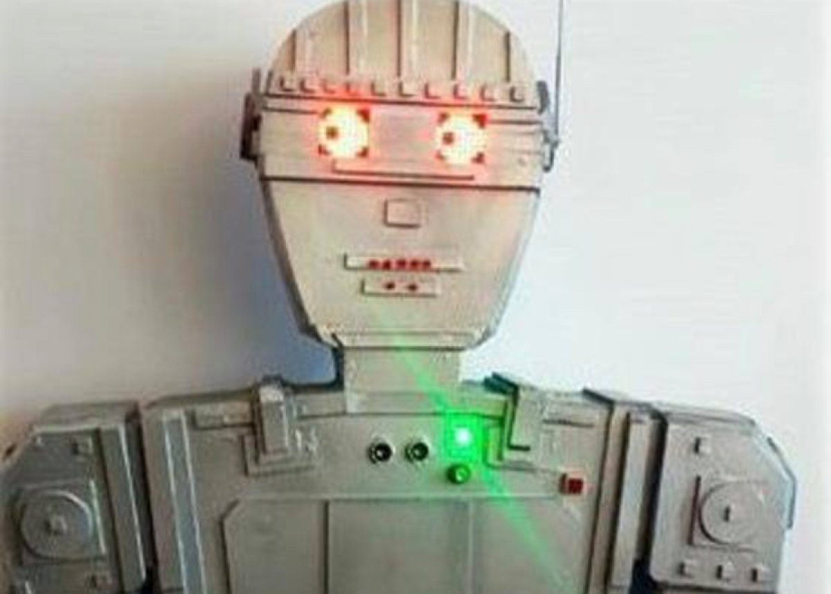 Столичные школьники создали умного робота