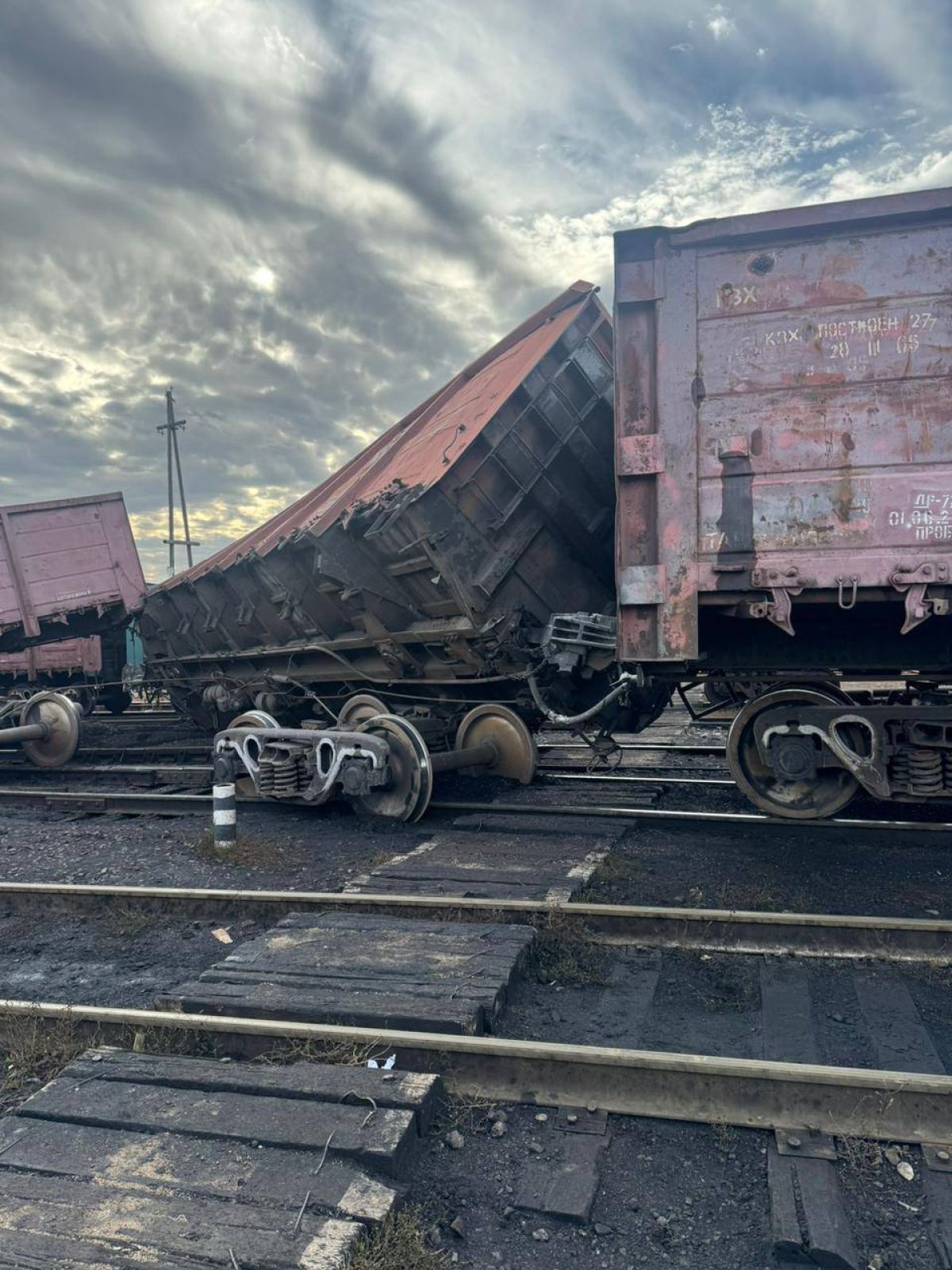 Поезд сошел с рельсов под Шубарколем