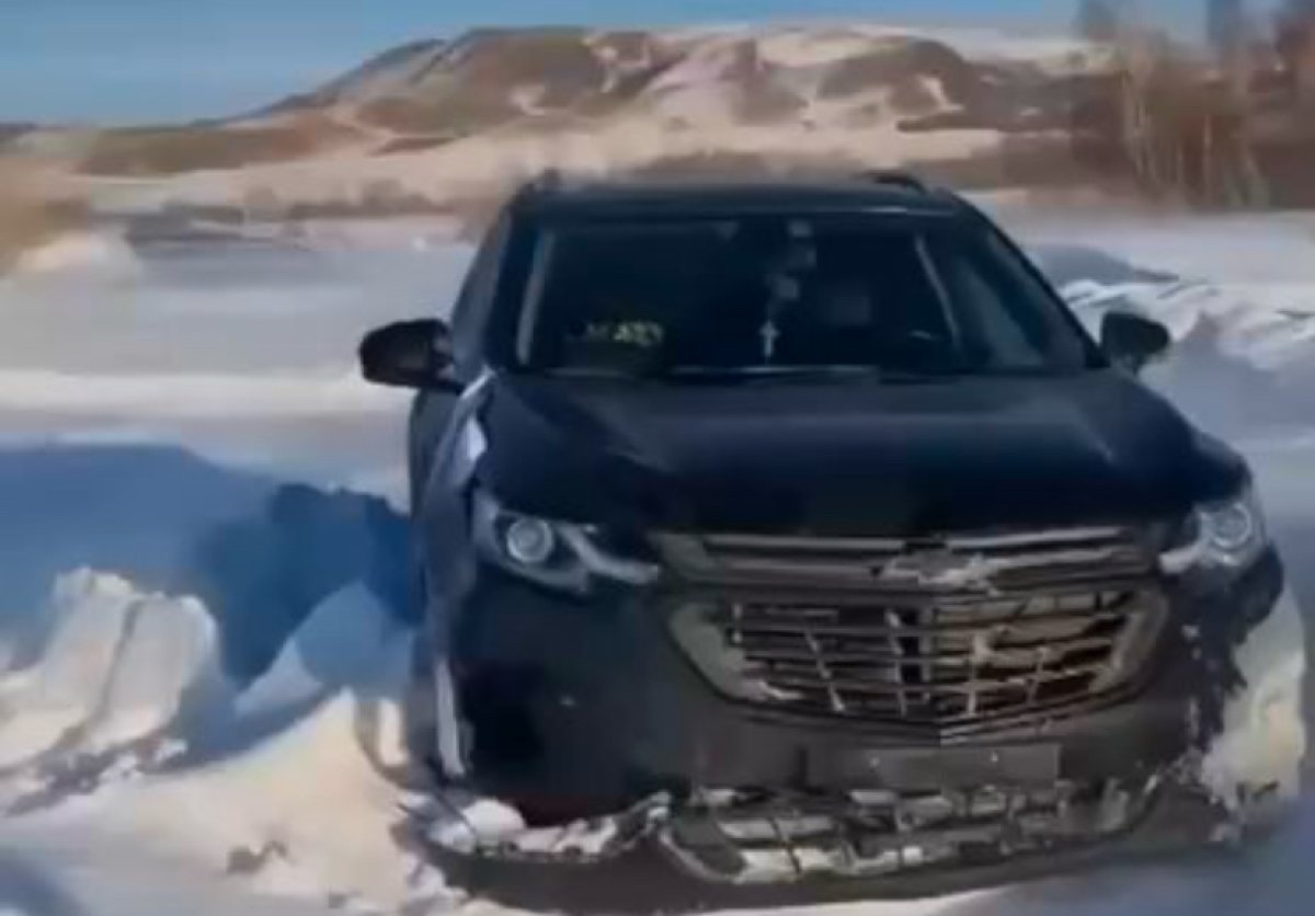 Авто застряло в снежном заносе в ВКО: водителю стало плохо