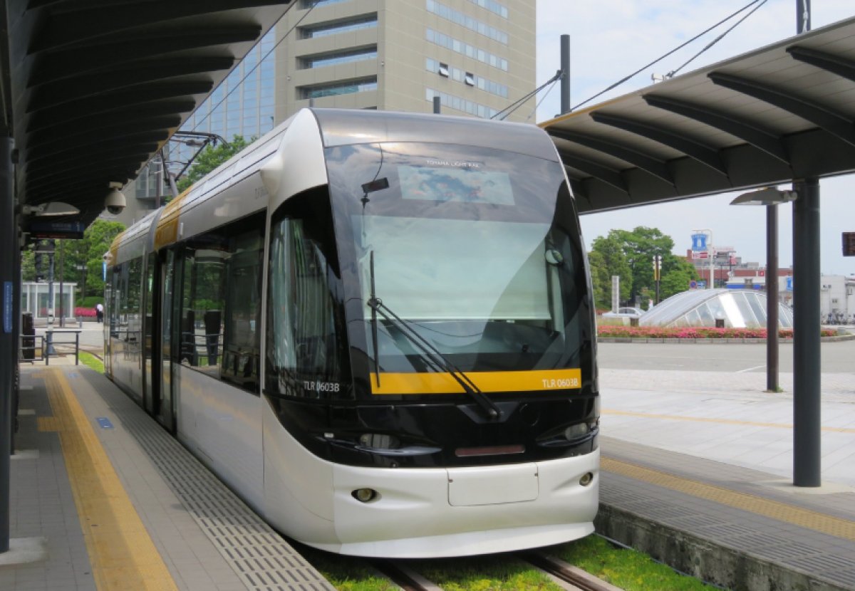 Объявлен набор операторов поездов LRT с обучением в КНР