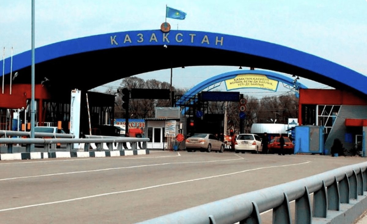 Сотни грузовиков скопились на казахстанско-российской границе