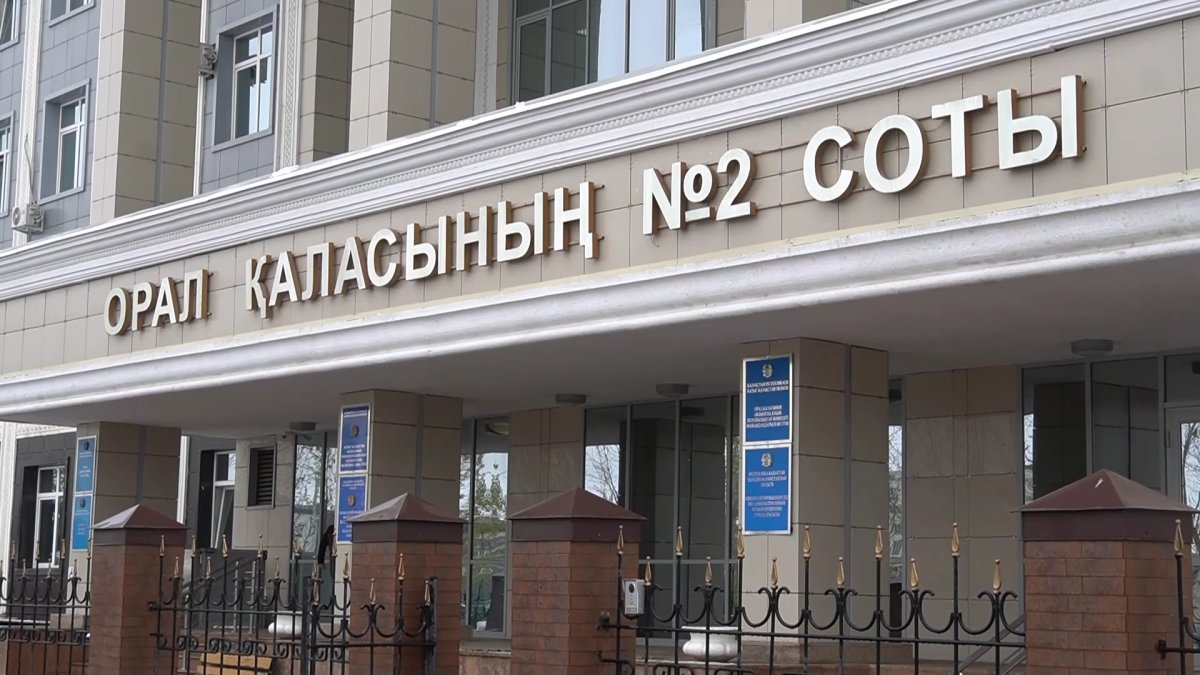 Оралда қалалық соттың төрағасы Руслан Жұмағұлов пара алып жатқан жерінен ұсталды