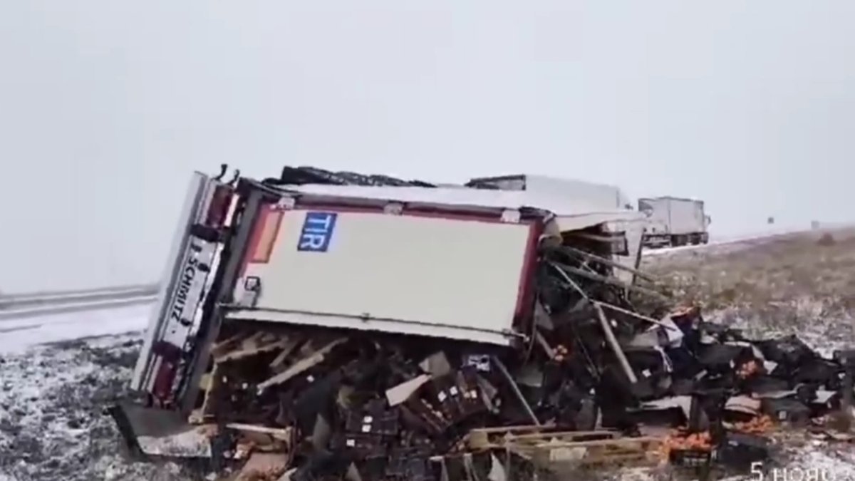 Жеке порно: күйеуі әйелін камерада трахает Байланған жалаңаш қыз