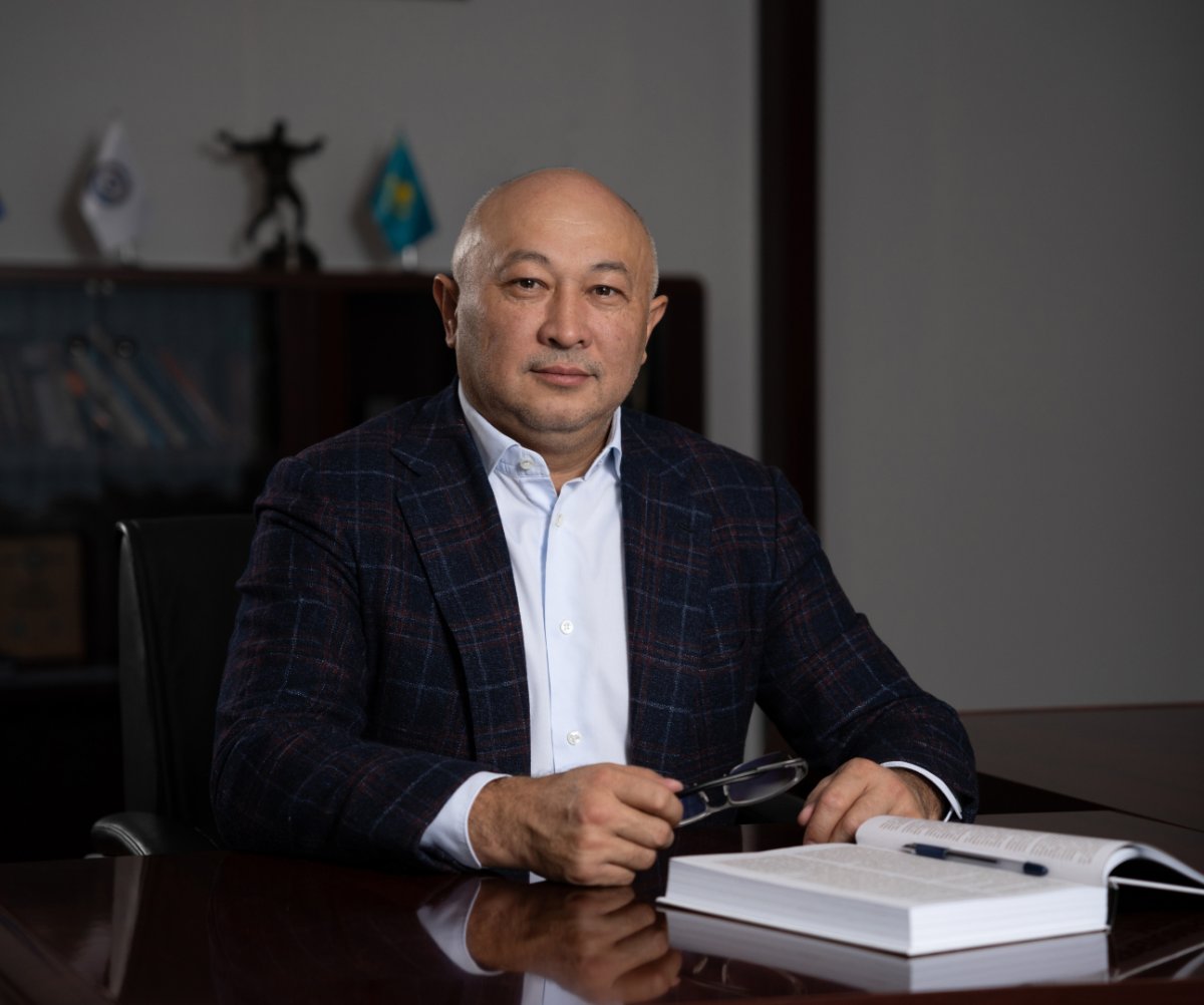 Адлет Барменкулов покинул пост президента Казахстанской федерации футбола