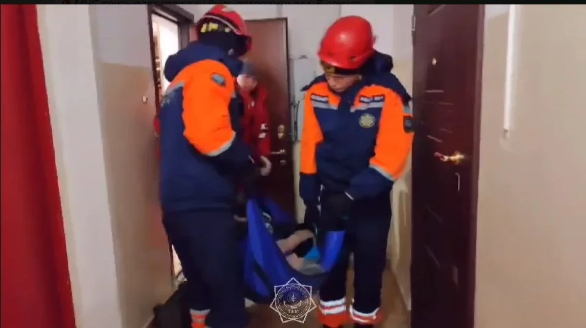 «Өздігінен тұра алмай қалды»: елордалық құтқарушылар 73 жастағы әжені құтқарды