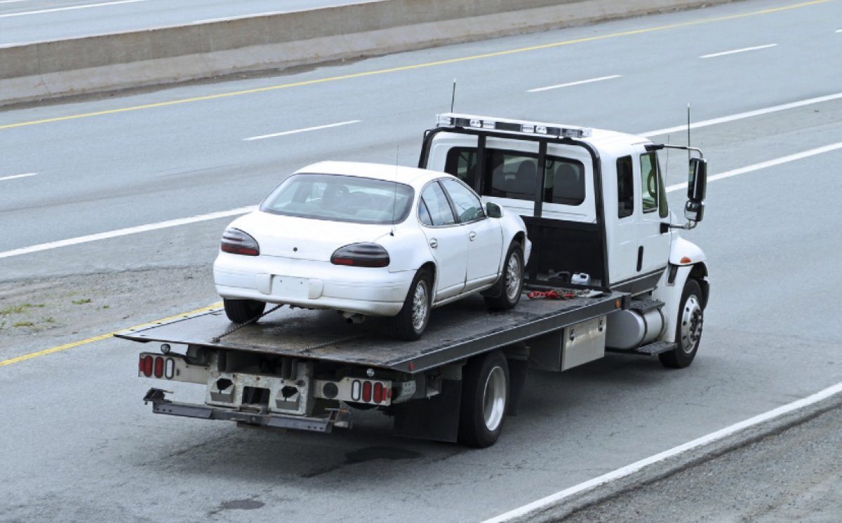 Астанчанин угнал авто на эвакуаторе