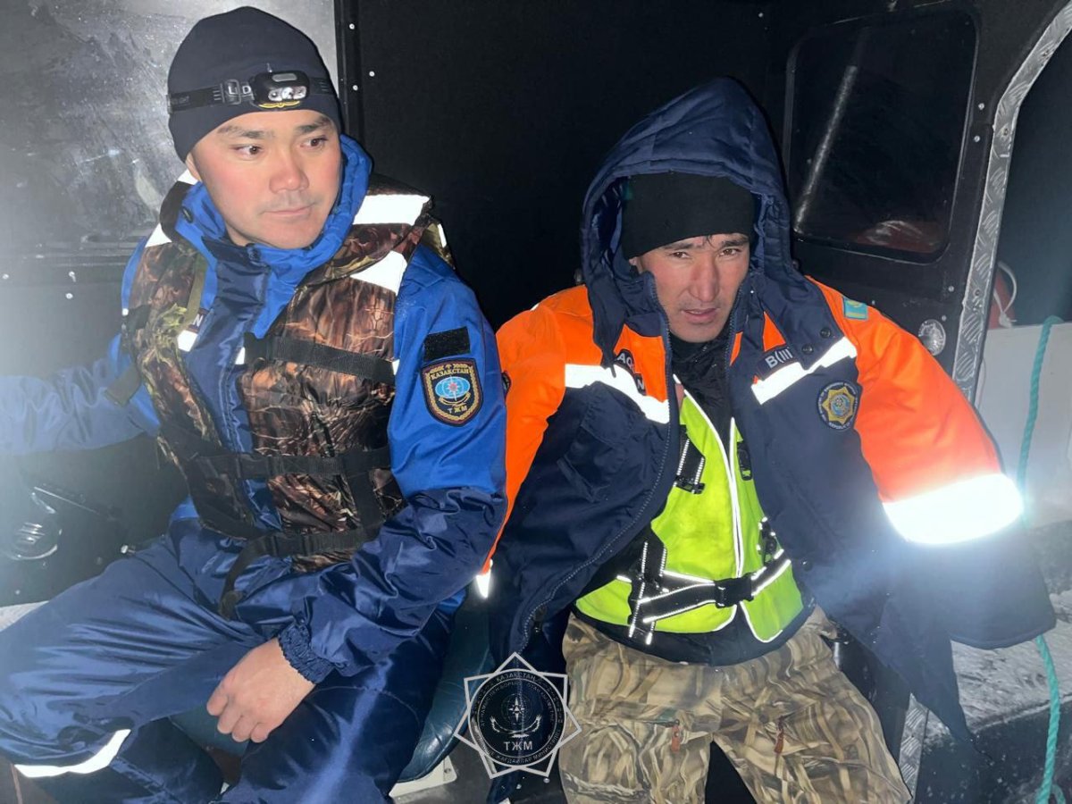 Из-за неисправной лодки рыбак попал в беду на Балхаше