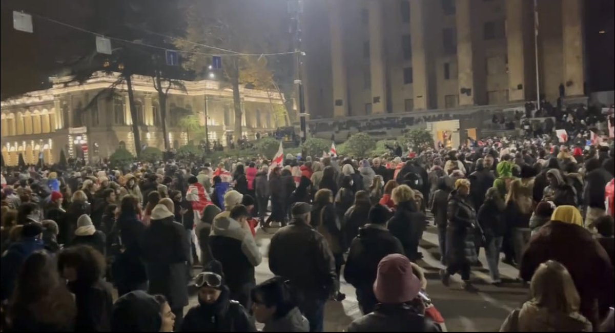 Антиправительственный митинг возобновился в Тбилиси