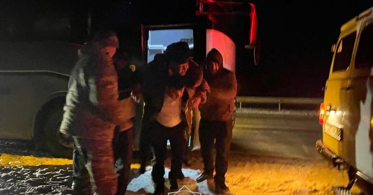 "Алматы-Ташкент" тасжолында жолаушылар автобусы бұзылып, 41 жолаушы эвакуацияланды