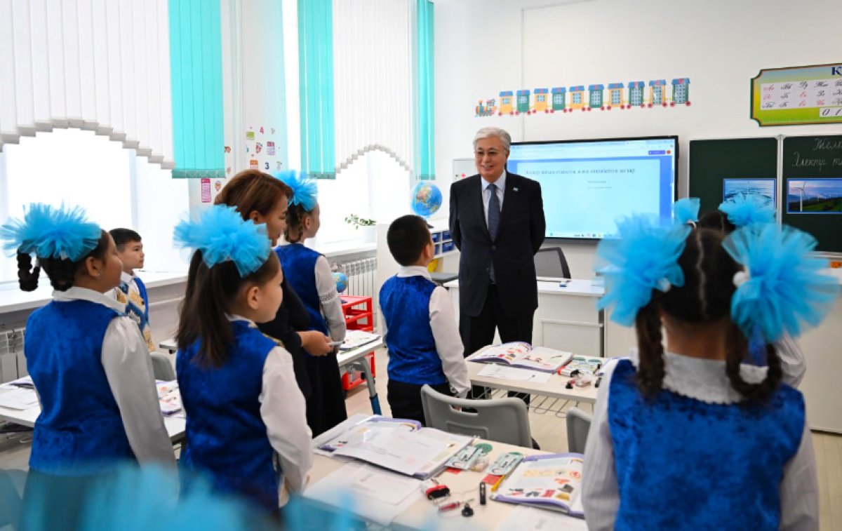 Токаев посетил открытый урок в актюбинской школе