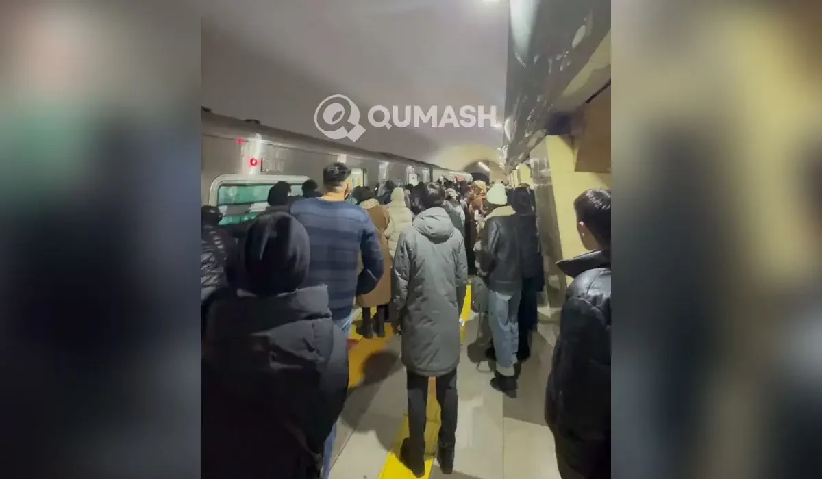 Алматыда зағип жігіт метроның астына түсіп кетіп, қаза тапты