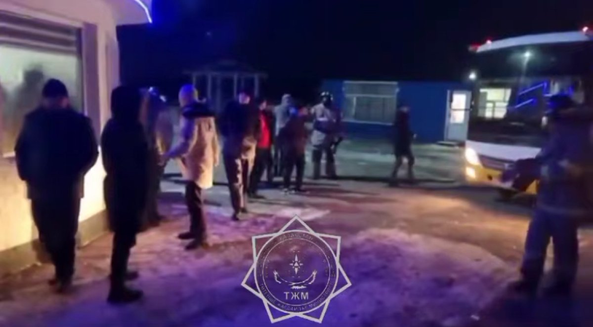 Автобус с узбекистанцами сломался на трассе близ Сарышагана