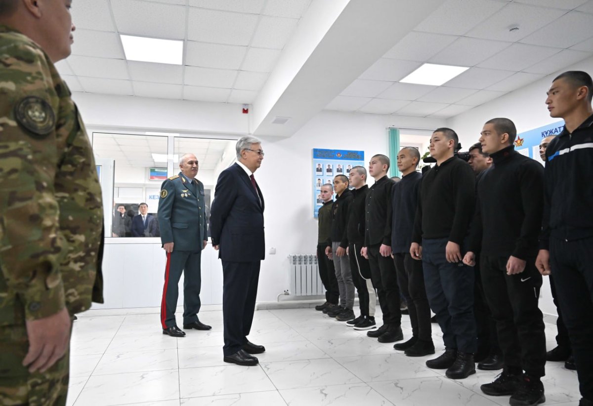 Тоқаев сарбаздармен кездесті