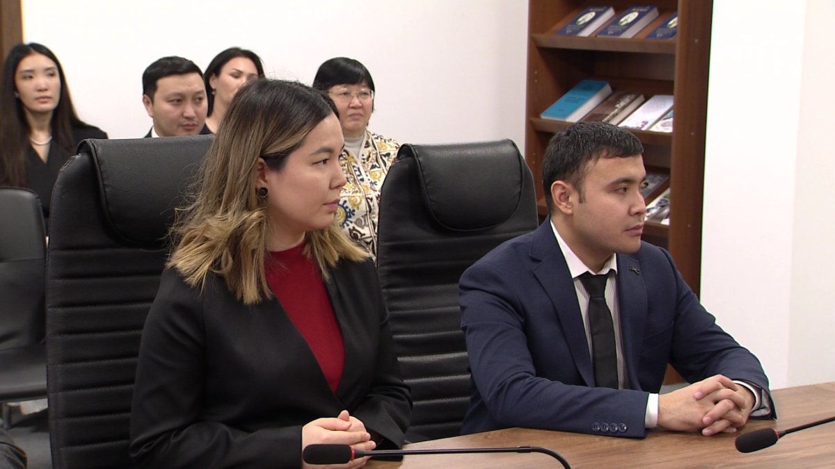 В столице вручили сертификаты на квартиры молодым ученым