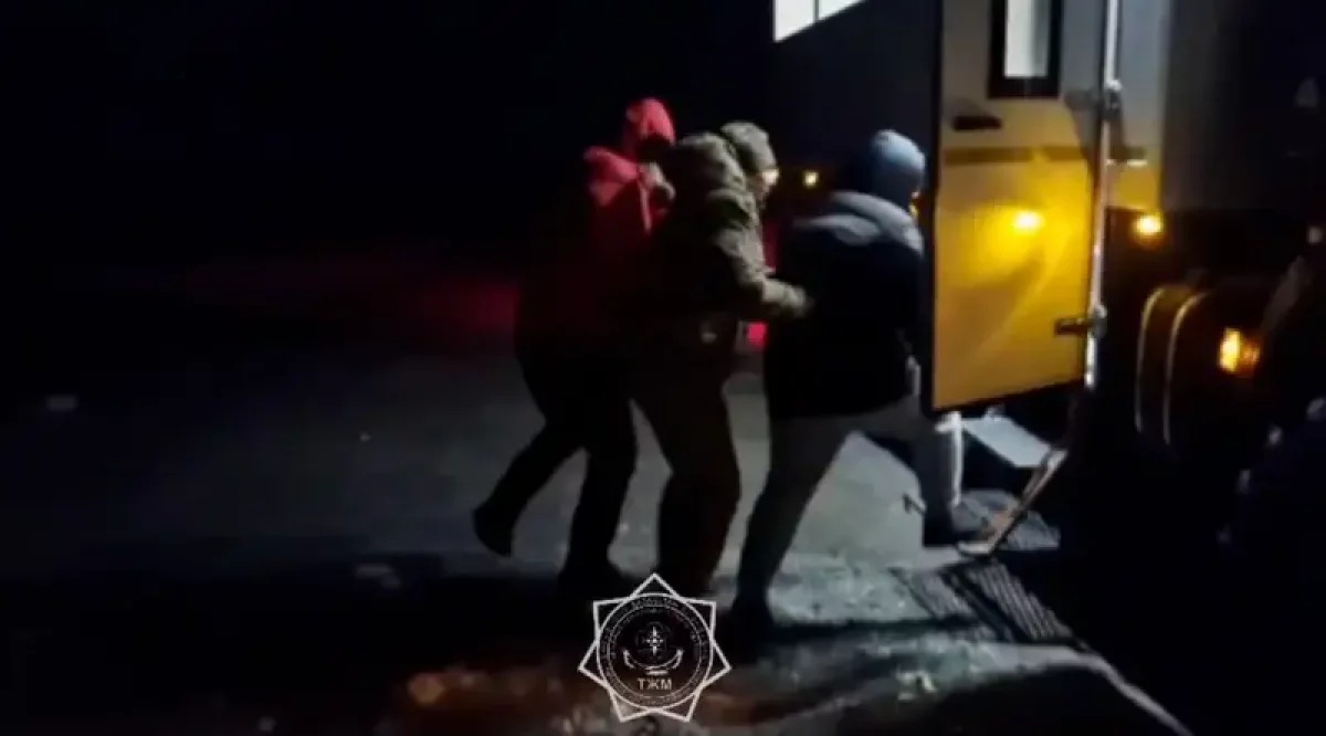 Жетісу облысында екі адам қар құрсауында қалып қойды