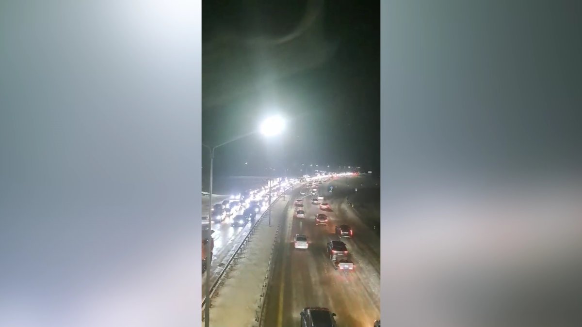 Қарағанды-Астана бағытында 700-ден астам көлік тұрып қалды