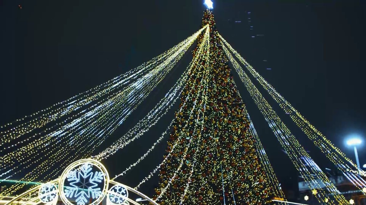 Елорданың алты бірдей аумағында жаңа жылдық шыршалардың шамы жағылды