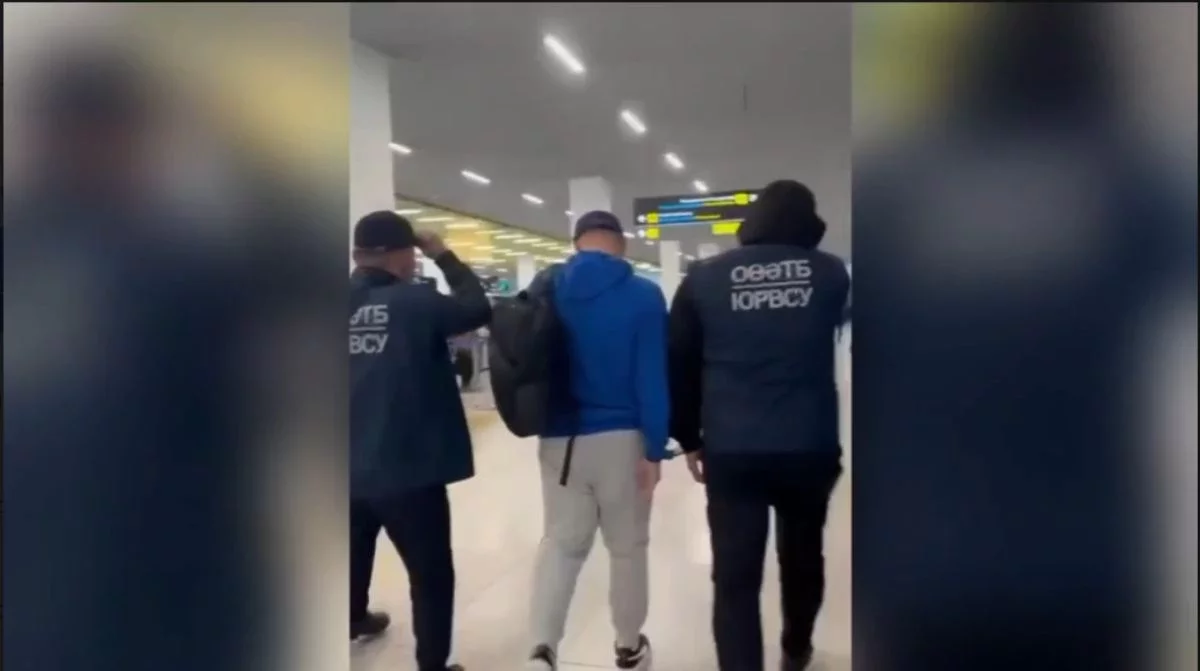 Мемлекеттік органға жұмысқа кіруге көмектесемін деп елді алдаған күдікті Араб Әмірлігінен экстрадицияланды