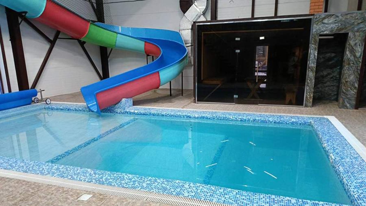 15 детей госпитализировали с отравлением после купания в тюменском бассейне