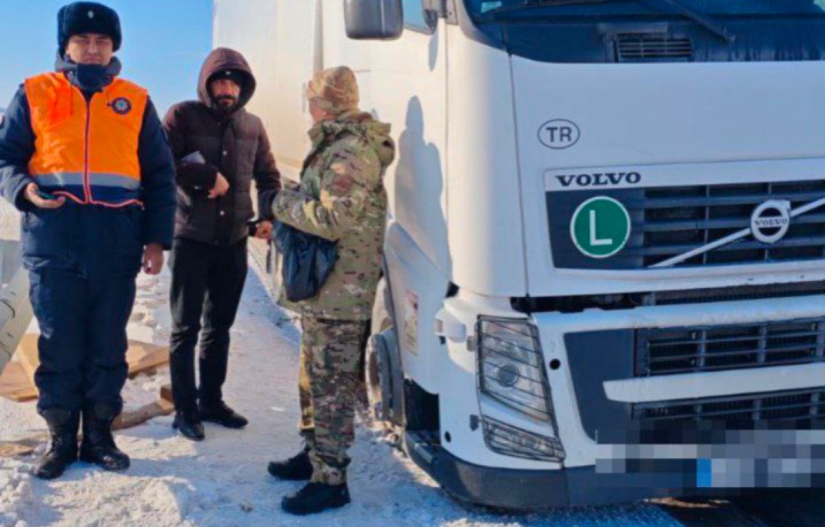 Турецкий водитель большегруза сломался близ Балхаша