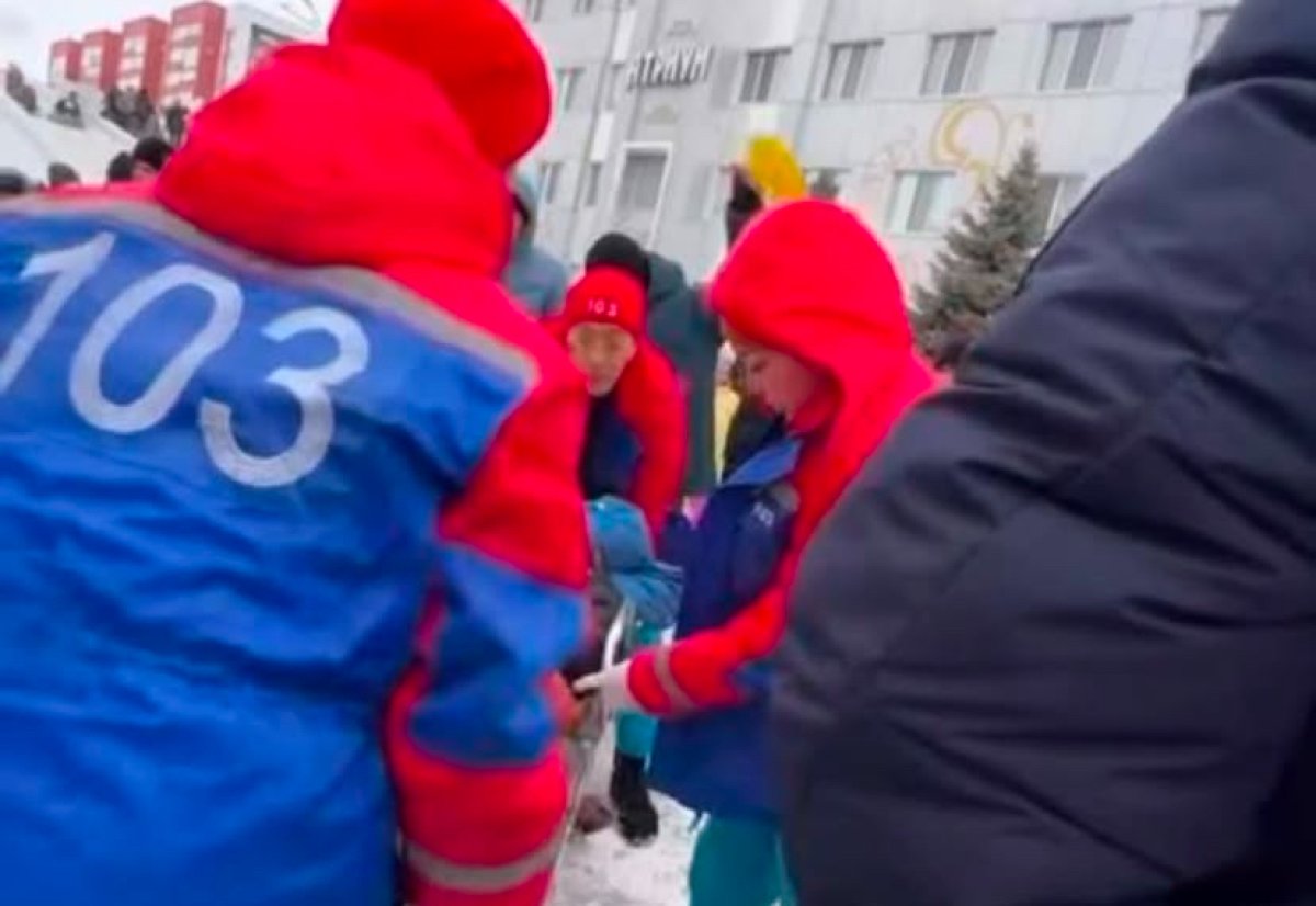 Двое детей потеряли сознание во время катания на горках в Костанае