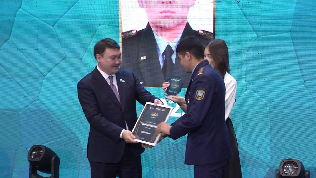 Қоғам игілігі үшін еңбек еткен жас белсенділер «Рухтастар» сыйлығымен марапатталды