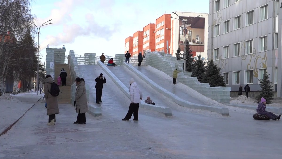 На горке в Костанае только за выходные пострадали 29 детей