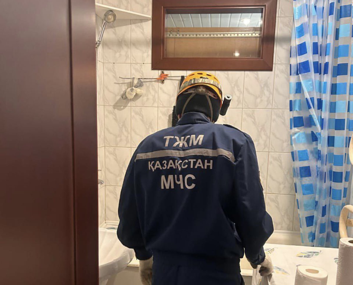 Спасатели против «бэтмена»: необычная операция в Уральске