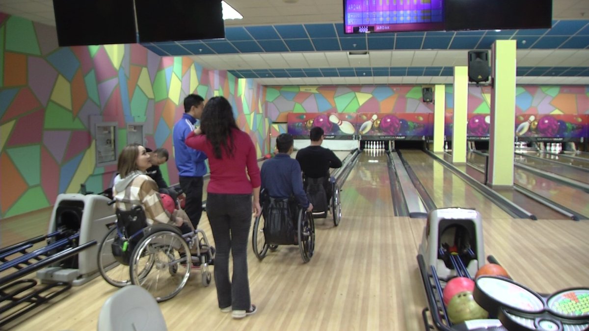 Елордада мүмкіндігі шектеулі жандар арасында боулингтен турнир өтті
