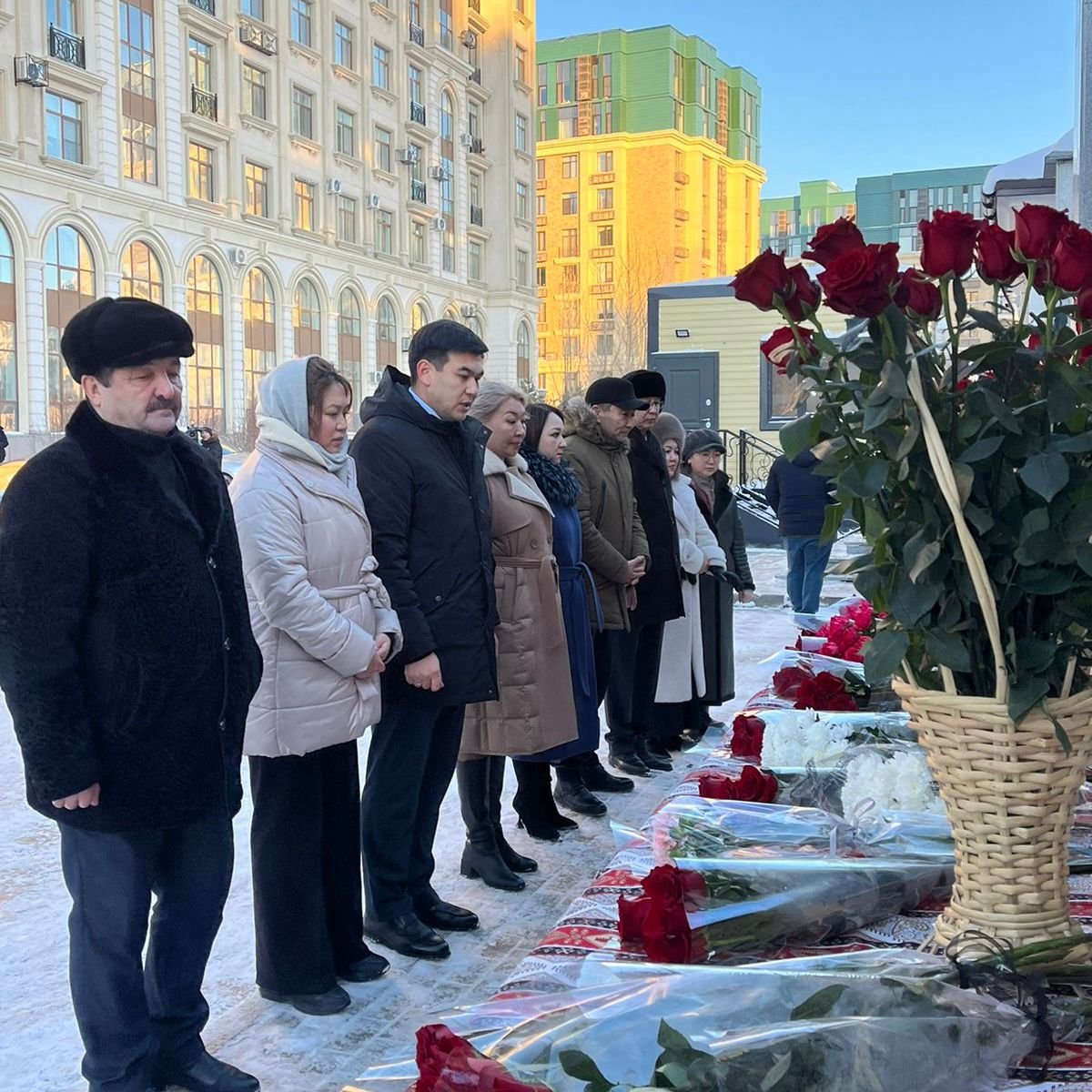 «AMANAT» партиясының мүшелері ұшақ апатынан қаза тапқан жандардың рухына тағзым етті