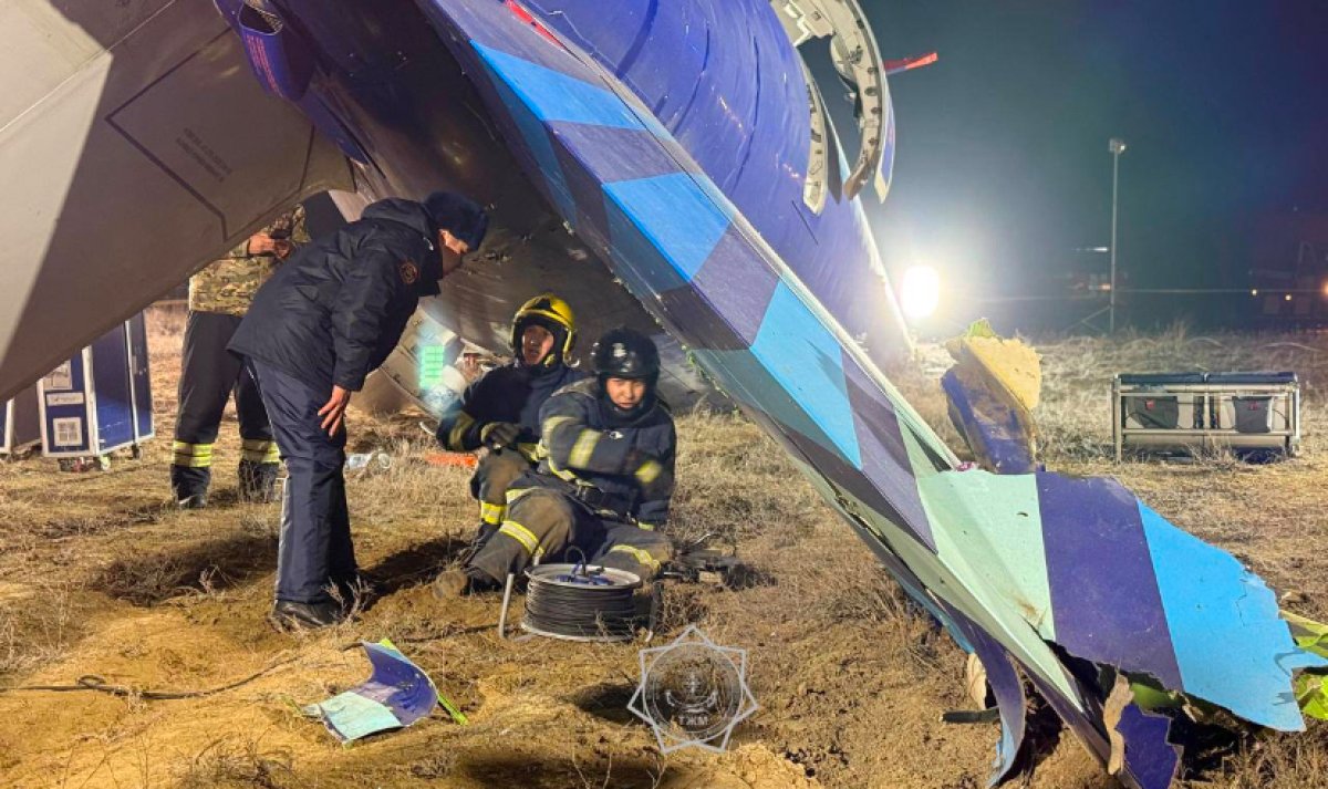 Официальной версии пока нет, - Бозумбаев о причинах крушения самолета под Актау