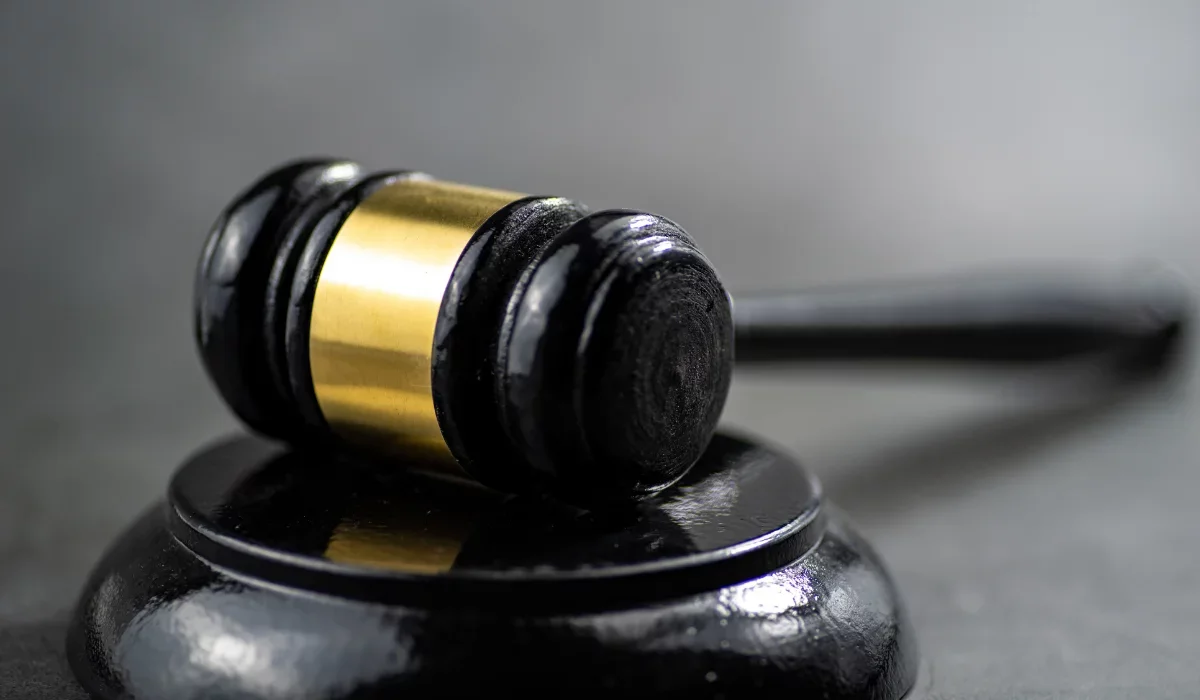 «Есірткі дайындап, адам өлтірген»: Ақтөбеде мектеп мұғалімі мен тіс технигі 19 жылға сотталды