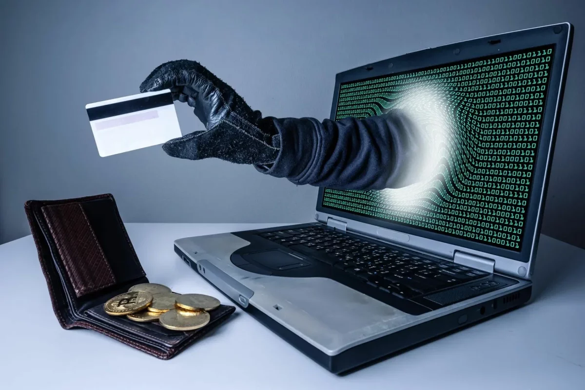 Интернациональная группа мошенников через смартфоны и компьютеры обкрадывала жителей Жетысу