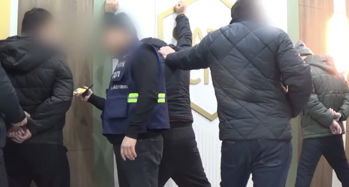 Вооруженного наркокурьера задержали в Астане (ВИДЕО)